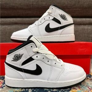 Size 6Y/7.5W - Air Jordan 1 Mid GS “White Black”